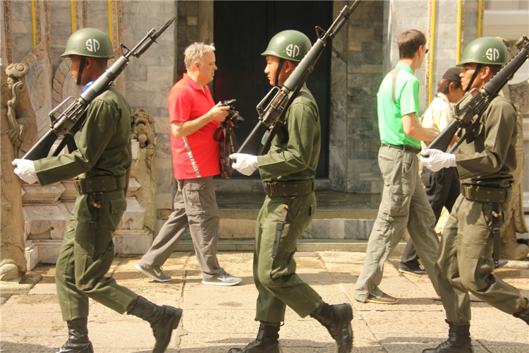 向左走，向右走